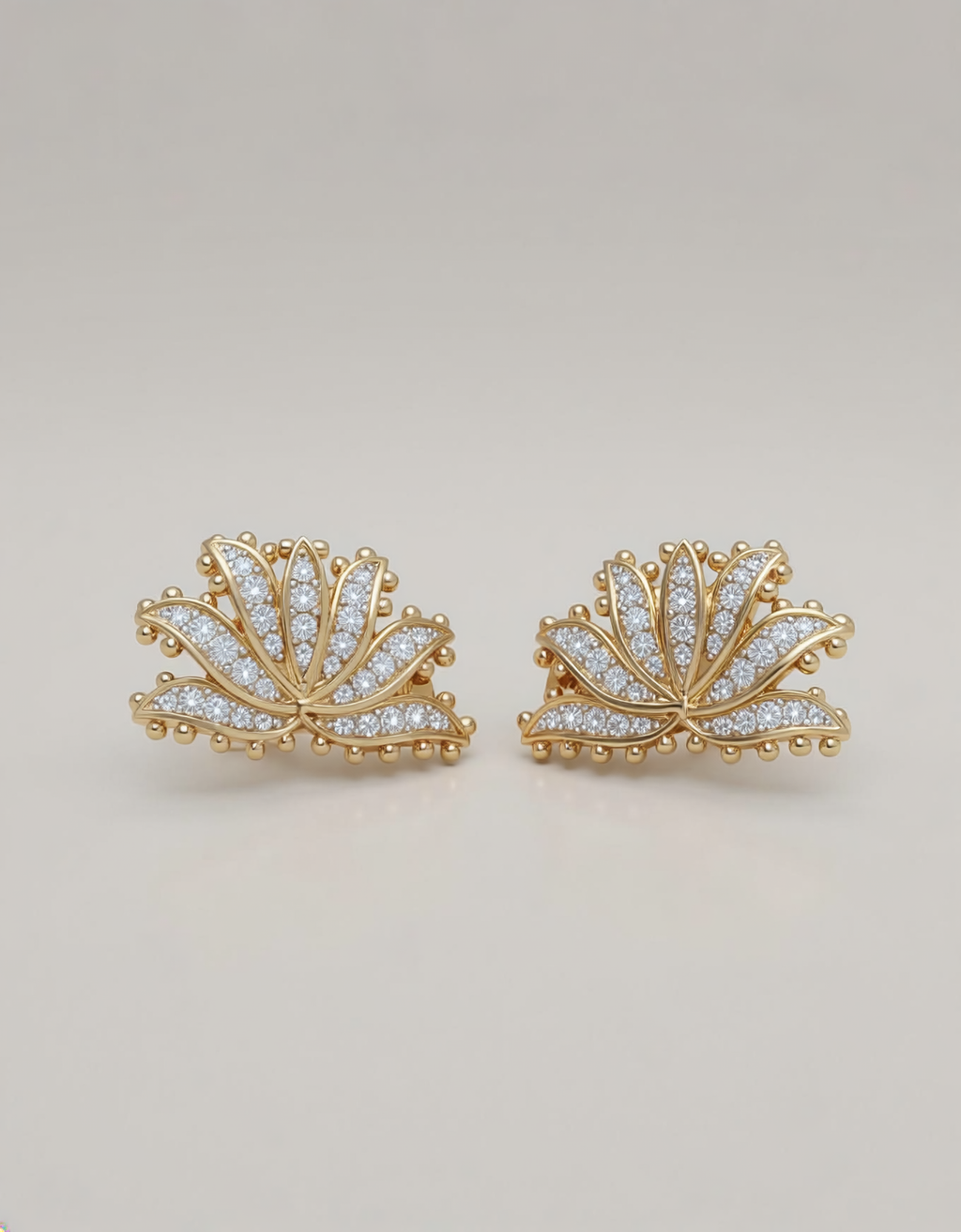 ORECCHINI VALENTINO GARAVANI A VENTAGLIO CON STRASS – ANNI ’80