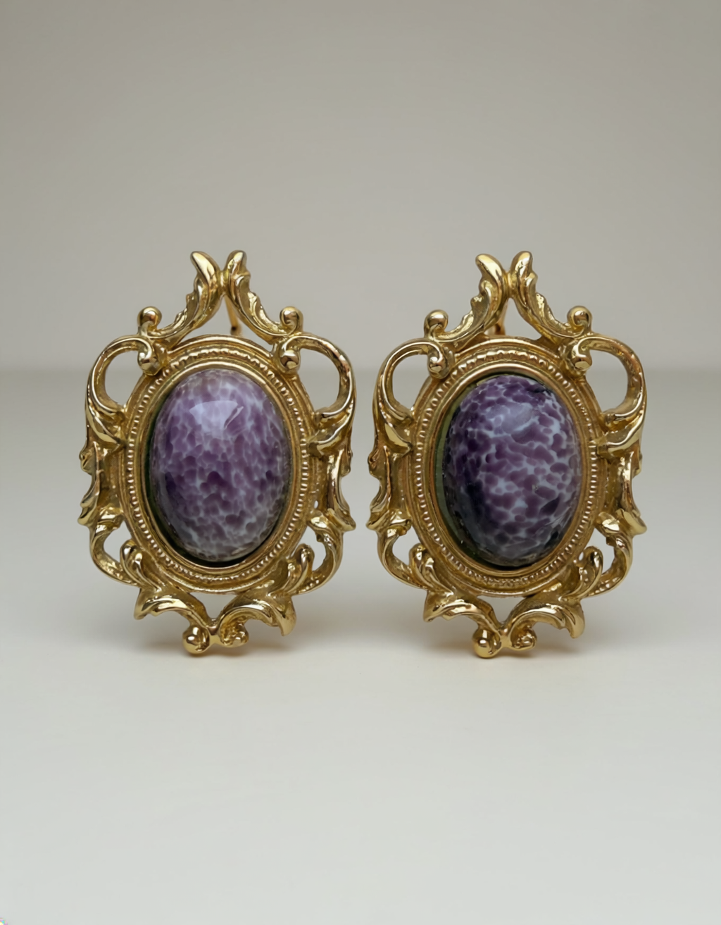 ORECCHINI DE LIGUORO STILE BAROCCO CON CABOCHON VIOLA - ANNI ’80