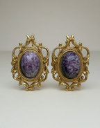 ORECCHINI DE LIGUORO STILE BAROCCO CON CABOCHON VIOLA - ANNI ’80