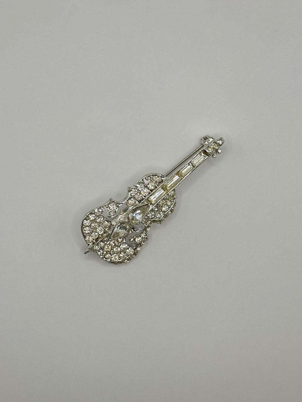 SPILLA VINTAGE “CRYSTAL VIOLIN” CON STRASS E CRISTALLI BAGUETTE