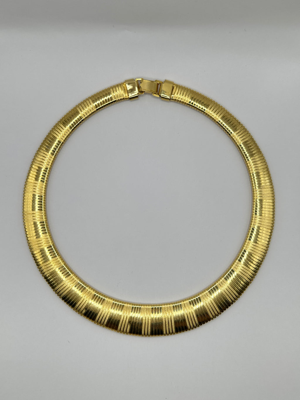 COLLIER VINTAGE DORATO A FASCIA SATINATA-ANNI 80