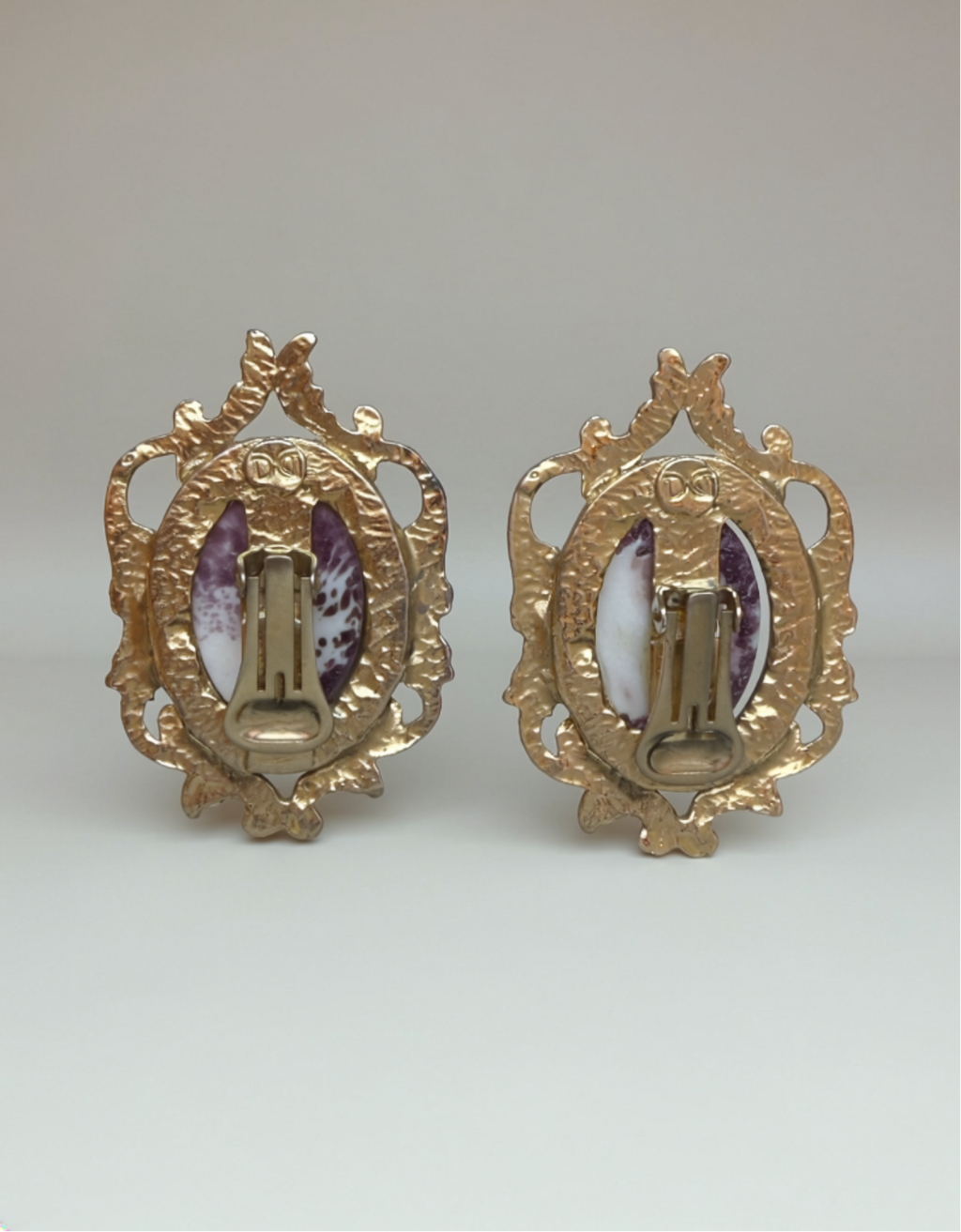 ORECCHINI DE LIGUORO STILE BAROCCO CON CABOCHON VIOLA - ANNI ’80
