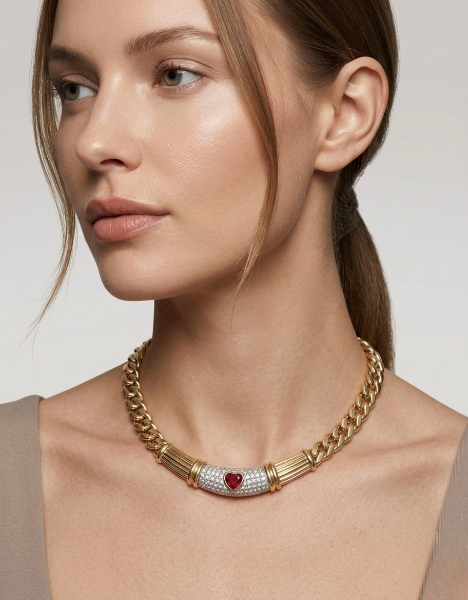 COLLANA VINTAGE VOGUE ORO CON PENDENTE CUORE ROSSO E PAVÉ DI STRASS - ANNI ’80